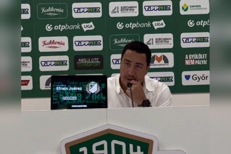 Efraín Juárez en conferencia de prensa tras la eliminación de Győri ETO | Foto: Cortesía
