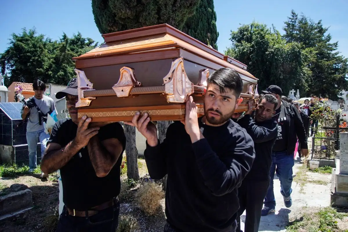 Familiares despiden a madre buscadora Minerva González