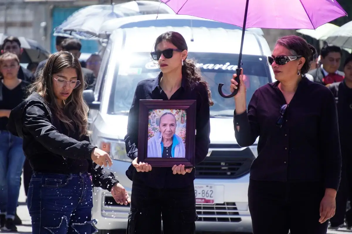 Familiares despiden a madre buscadora Minerva González