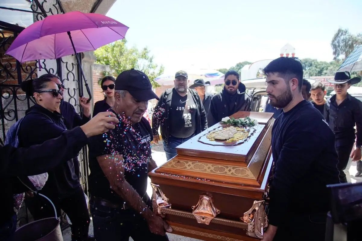 Familiares despiden a madre buscadora Minerva González