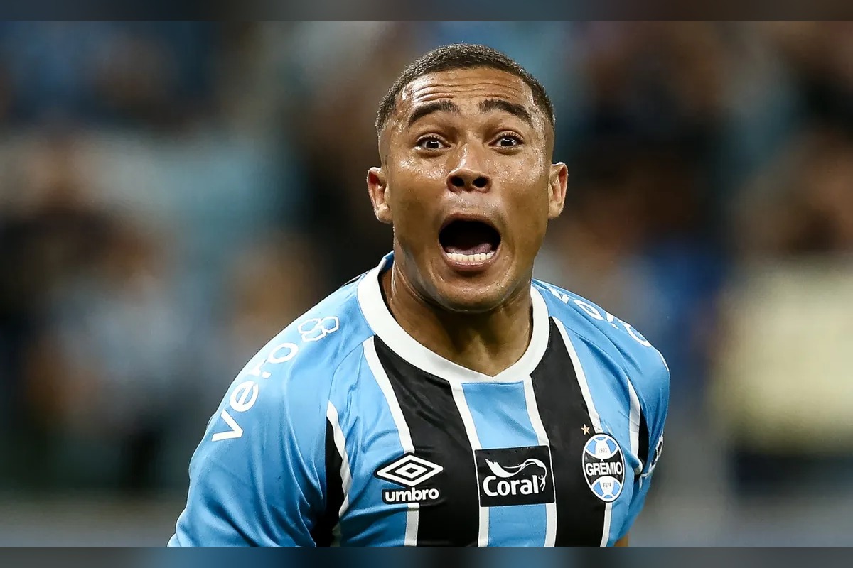 Carlos Vinicius celebra un gol con la camiseta de Gremio | Foto: Cortesía