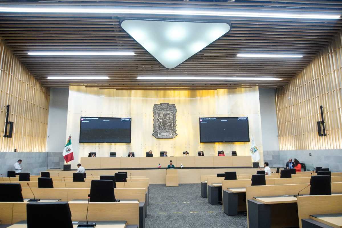 Vista general del salón de plenos del Congreso de Puebla durante una sesión de la Comisión Permanente | Foto: Agencia Enfoque