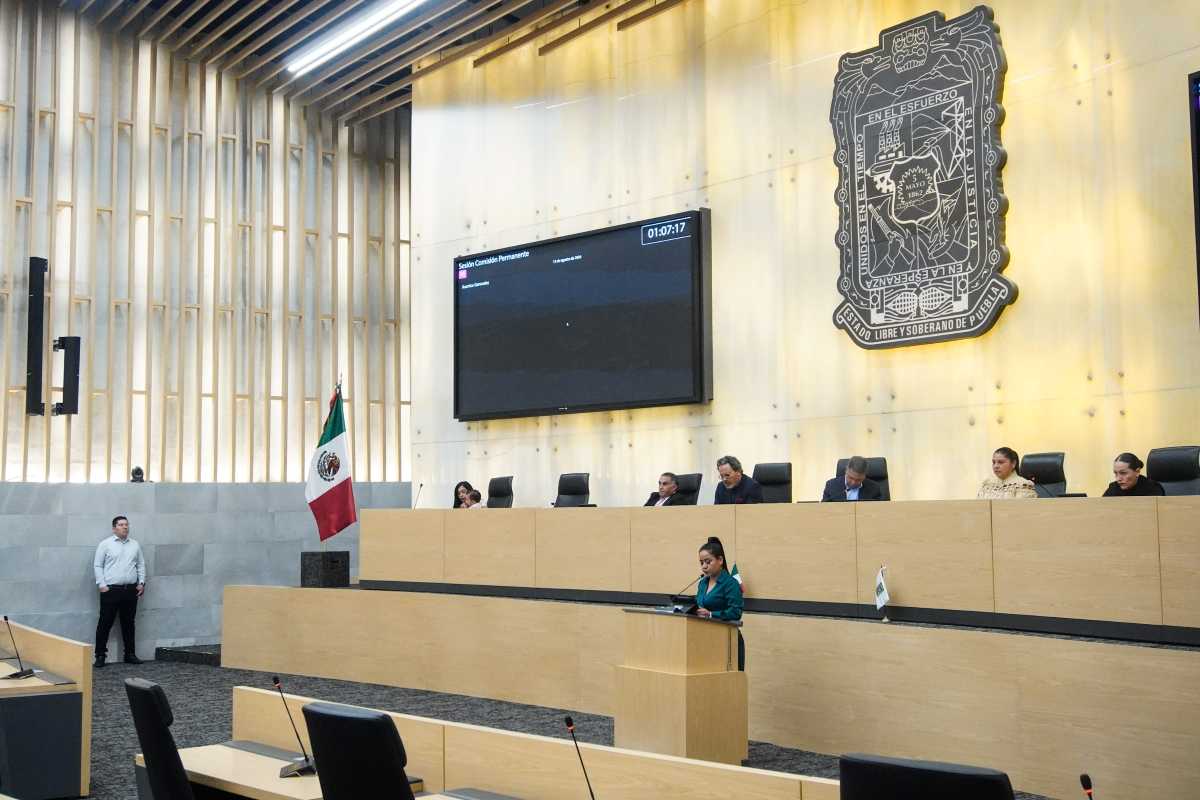 Víctimas de trata en Puebla: una diputada interviene desde la tribuna durante la sesión de la Comisión Permanente | Foto: Agencia Enfoque