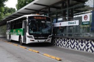 Unidad de RUTA de la Línea 3 llega a un paradero en Puebla | Foto: Agencia Enfoque