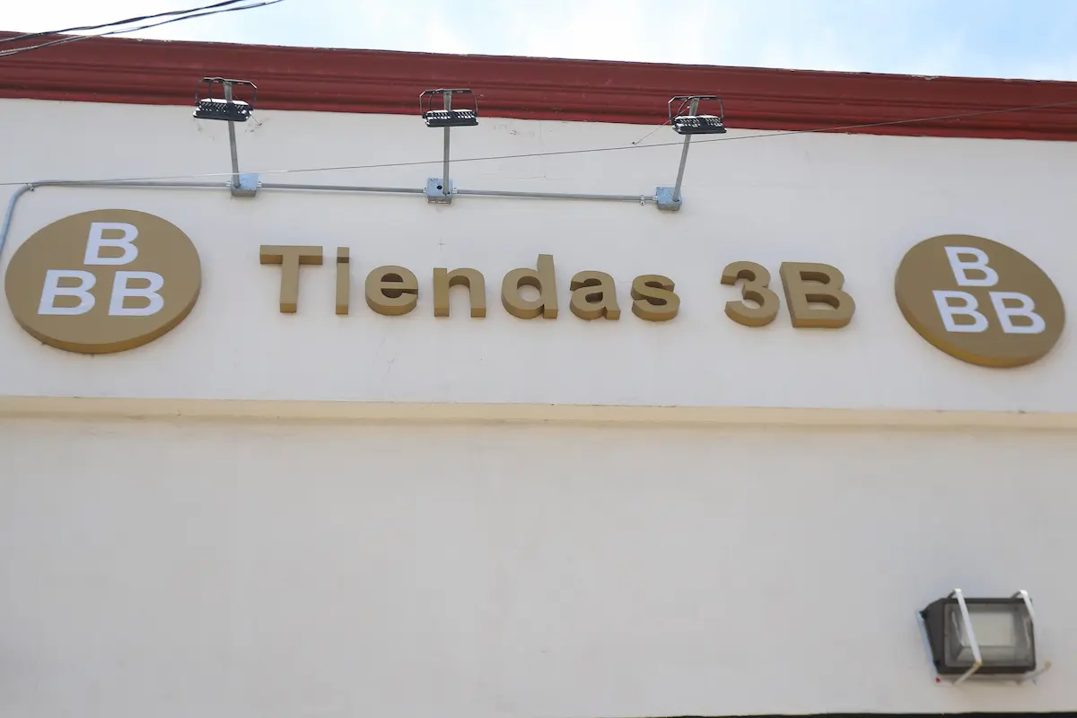 Tiendas 3B elimina el pago con tarjeta de crédito y debito