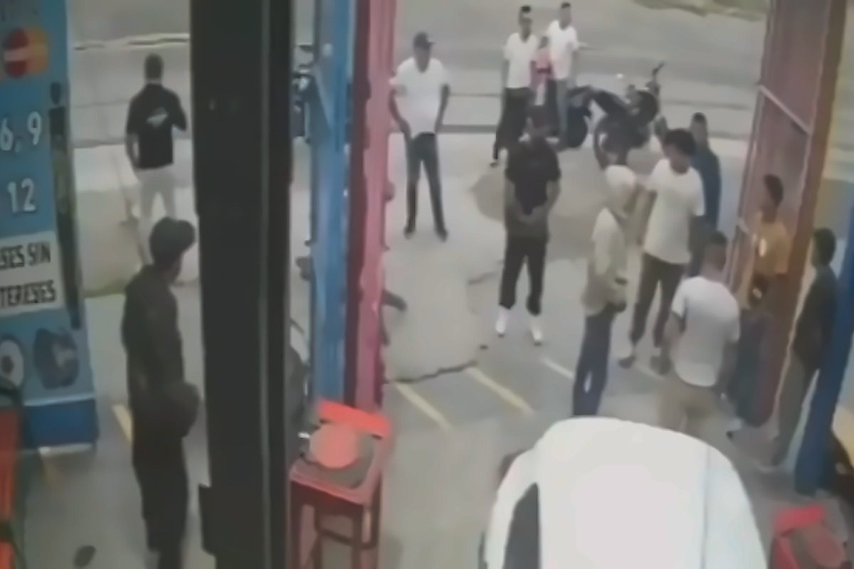 Captura de video de la agresión armada en la llantera de Héroe de Nacozari | Foto: Cortesía