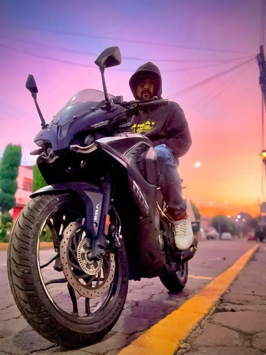 Él es el motociclista que murió en el bulevar 5 de Mayo
