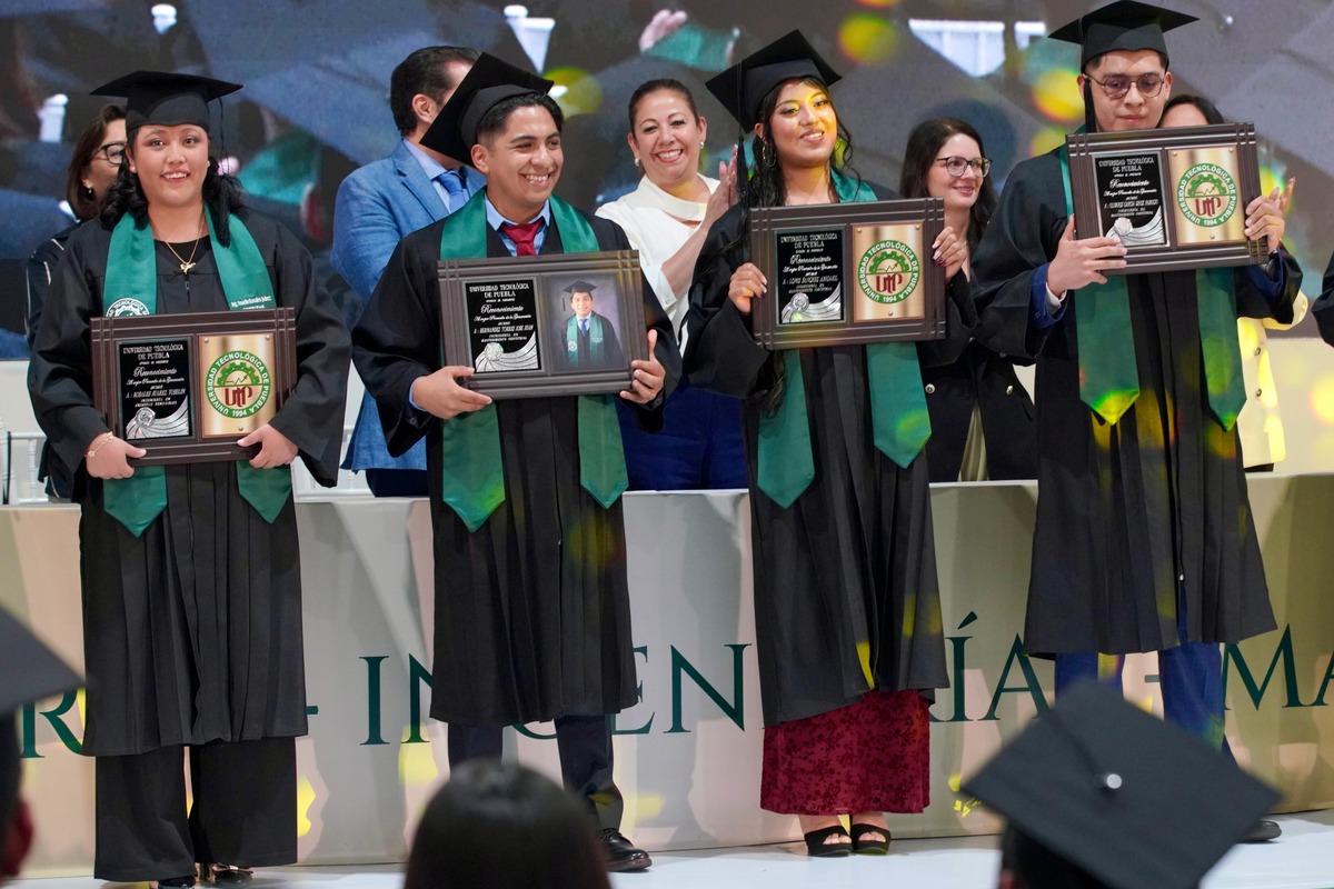 Laura Artemisa en graduación de UTP