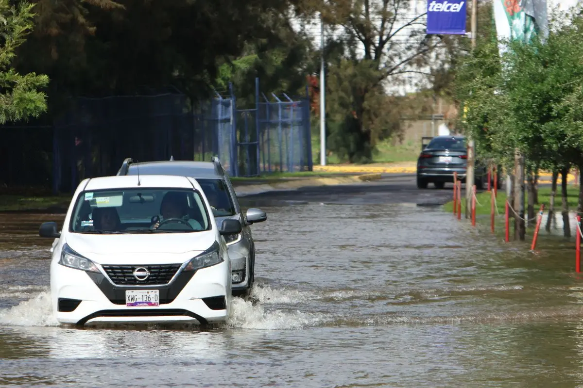Presentan saldo de lluvias en Puebla e instalan semáforos pluviales