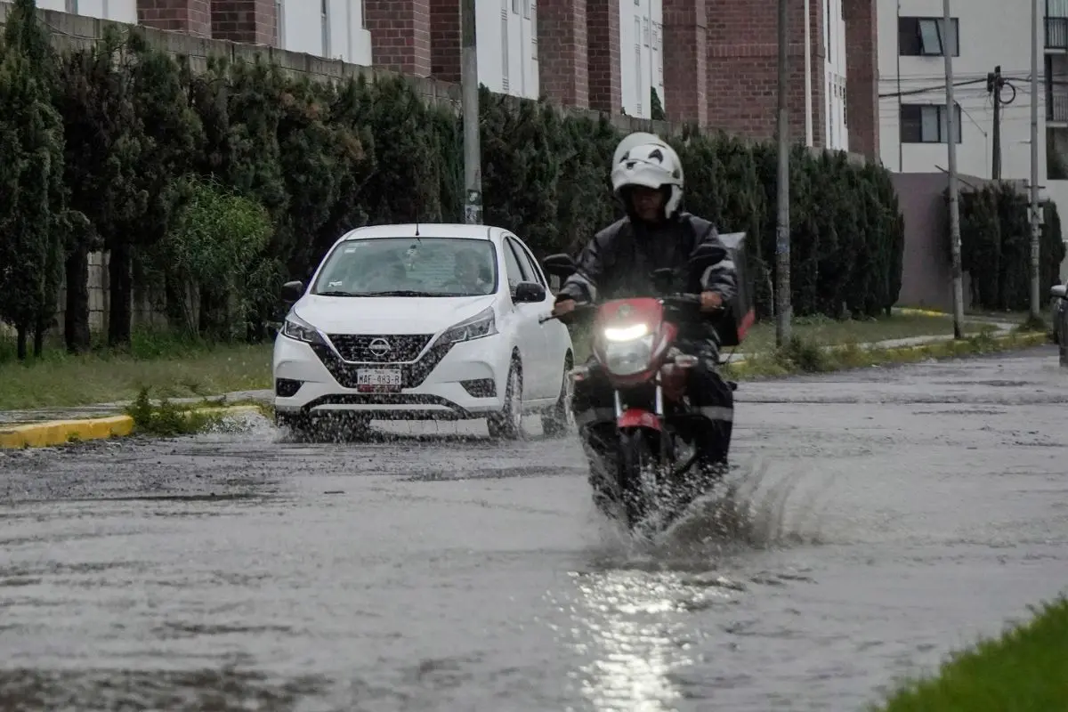 Presentan saldo de lluvias en Puebla e instalan semáforos pluviales