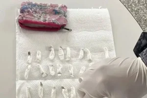 Mandó a su hijo al kínder con bolsas de cocaína y la detienen