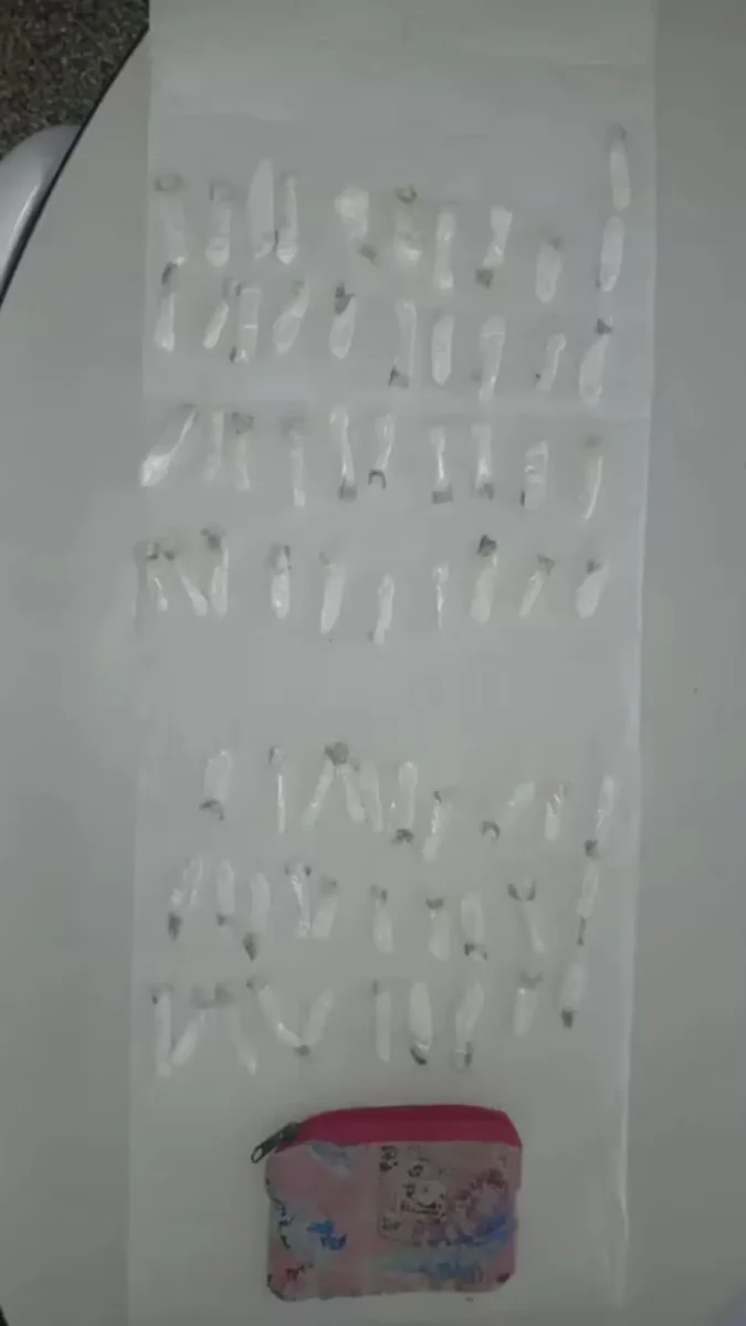 Mandó a su hijo al kínder con bolsas de cocaína y la detienen