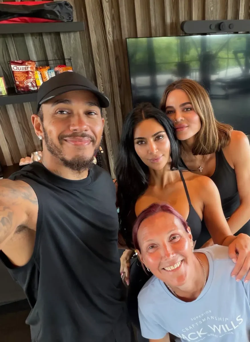 Kim Kardashian y Lewis Hamilton presumen su romance durante vacaciones en Hawái