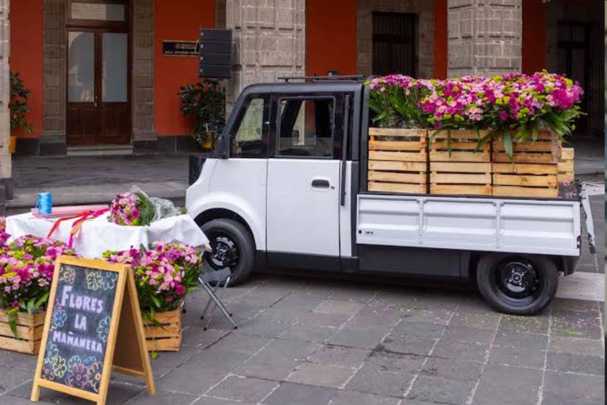 Olinia Carga vs segmento de carga: así se compara el nuevo utilitario eléctrico en México 2 El Olinia Carga tiene capacidad para 650 kilogramos y 120 km de autonomía | Foto: Gobierno de México
