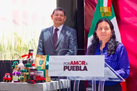 Gobierno estatal transforma campo poblano con maquinaria, valor agregado y riqueza comunitaria