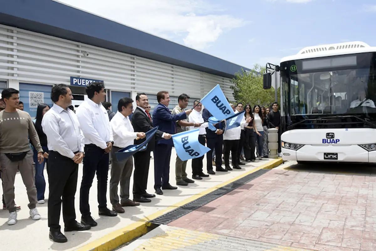 Dan banderazo de salida a nuevas unidades del Sistema de Transporte Universitario