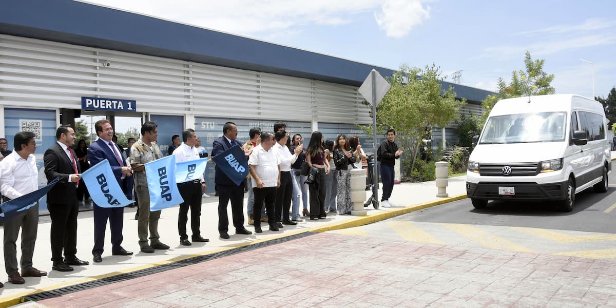 Dan banderazo de salida a nuevas unidades del Sistema de Transporte Universitario