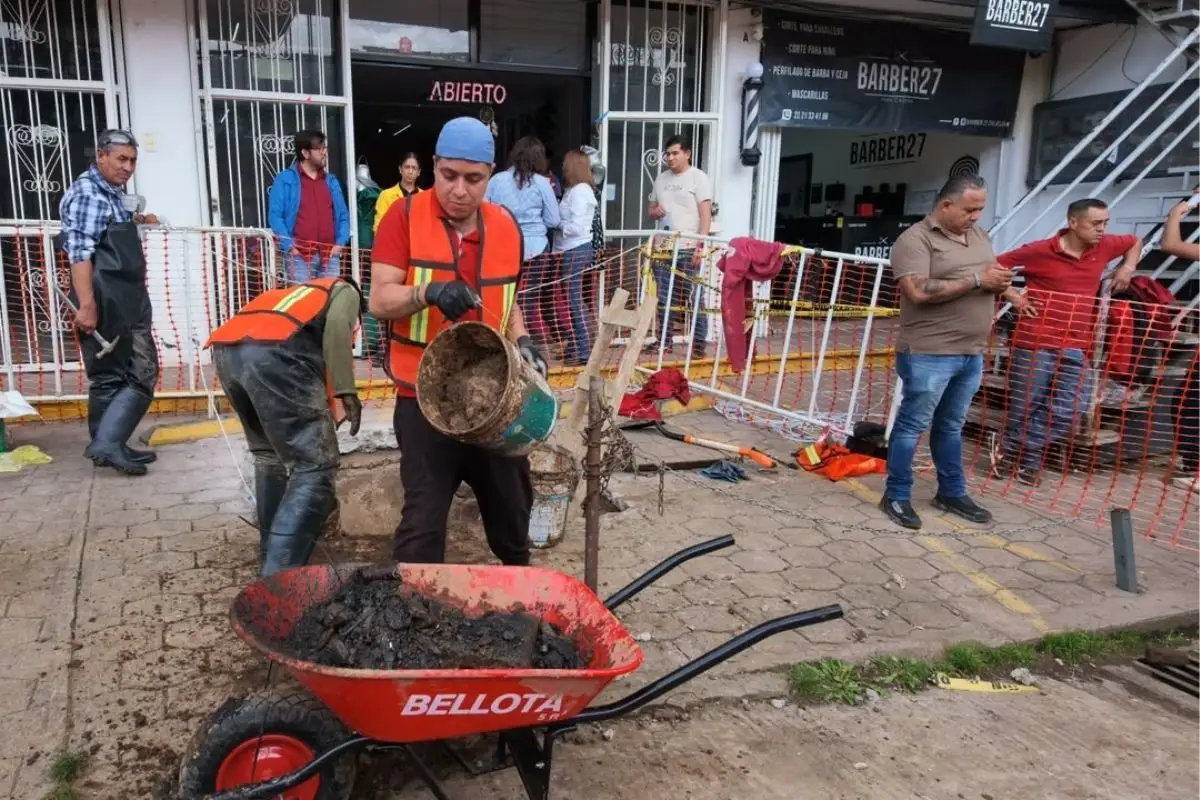 Después de 70 años, Ayuntamiento de Zacatlán abre bóveda pluvial del Centro para desazolvar 4 Después de 70 años, Ayuntamiento de Zacatlán abre bóveda pluvial del Centro para desazolvar