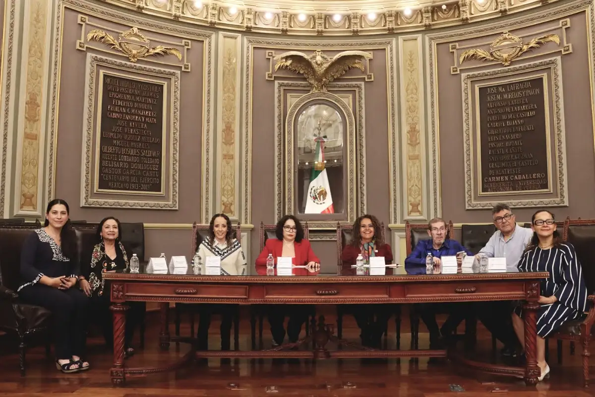 Entregan en el Congreso del Estado la Presea “Manuel Reigadas” a la escritora Amaranta Leyva