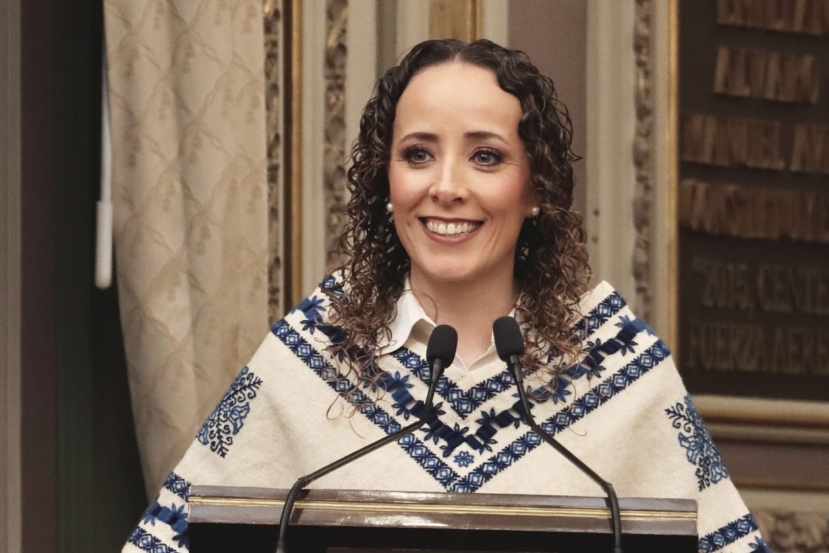 Entregan en el Congreso del Estado la Presea “Manuel Reigadas” a la escritora Amaranta Leyva