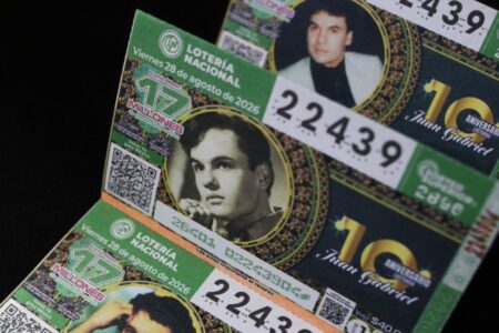 Billete de Juan Gabriel de la Lotería Nacional | Foto: Cortesía