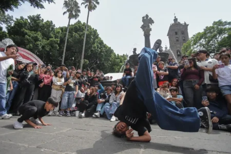 Así se vivió la competencia de farmear aura en el Zócalo de Puebla