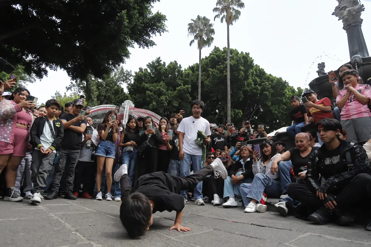 Así se vivió la competencia de farmear aura en el Zócalo de Puebla