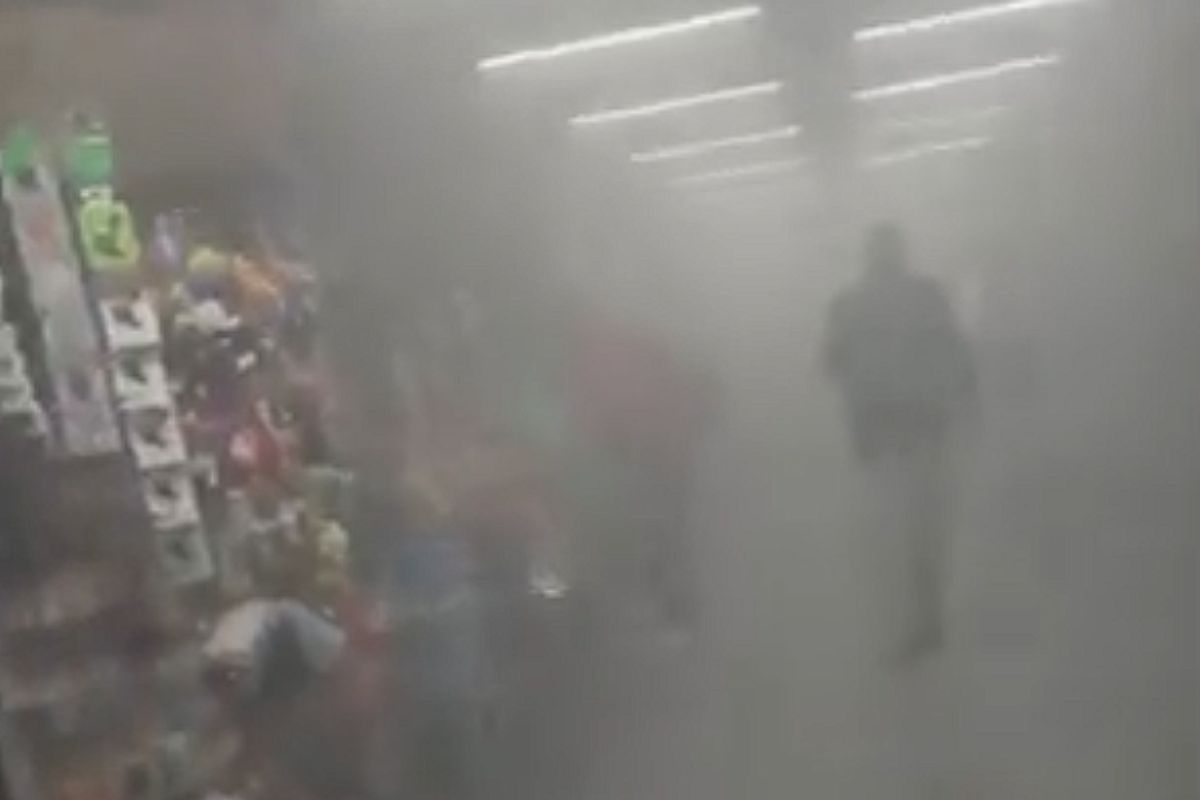 Un tren presentó la quema de uno de sus neumáticos en la estación Tasqueña de la Línea 2 del Metro CDMX | Foto: Cortesía