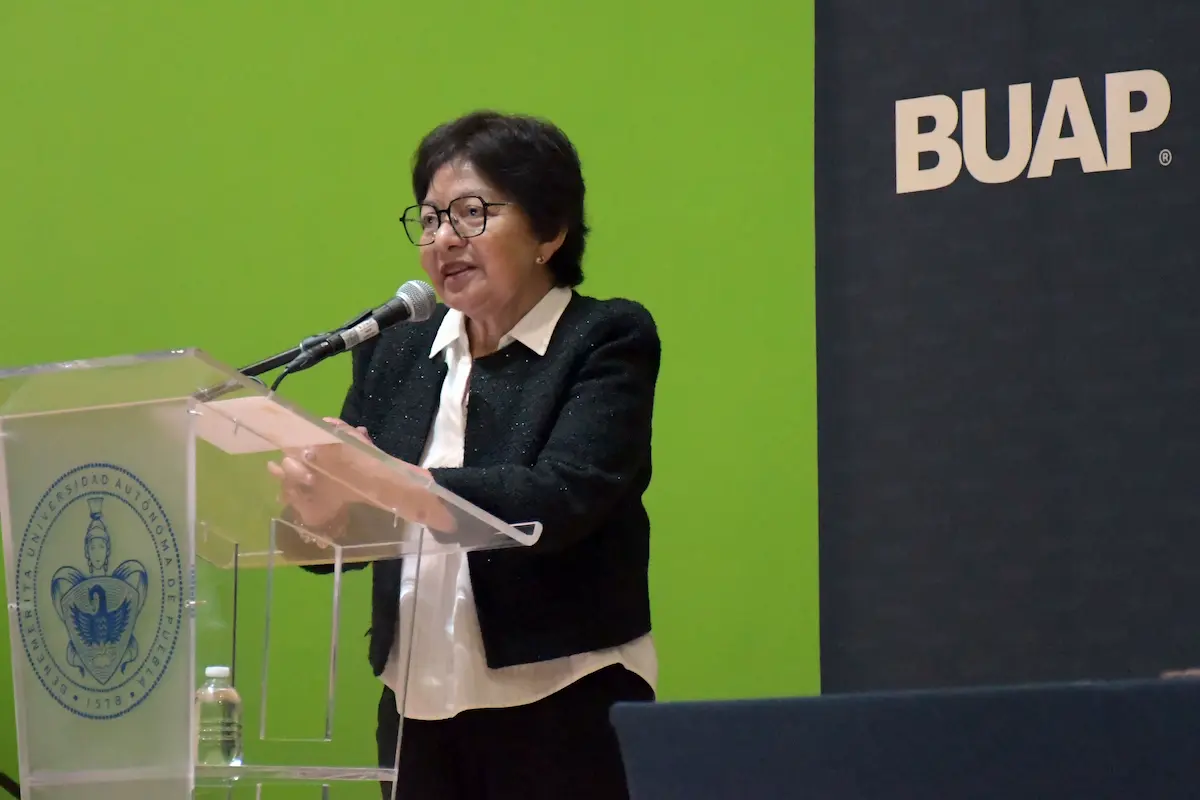 Dicta conferencia en la BUAP la subgobernadora del Banco de México