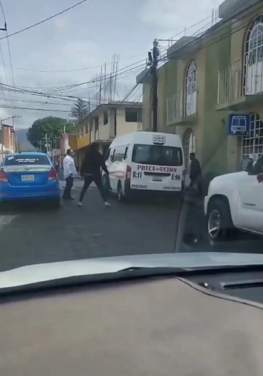 (VIDEO) Conductor de la ruta 11 evita un asalto en Tehuacán