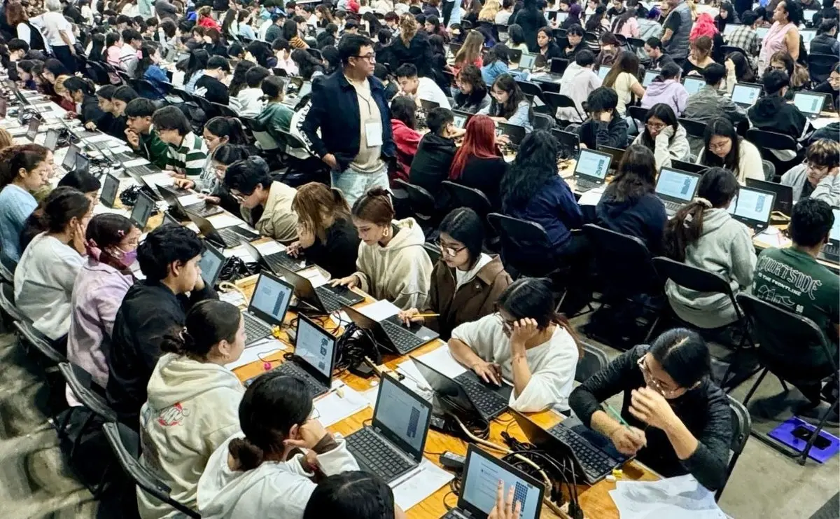 Detienen a dos que se hacían pasar por aspirantes en examen de admisión de la UNAM 2 Detienen a 2 por fraude en el examen de admisión de la UNAM