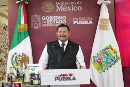 Agave poblano consolida liderazgo agroindustrial de Puebla en mercados mundial 19 AGAVE POBLANO CONSOLIDA LIDERAZGO AGROINDUSTRIAL DE PUEBLA EN MERCADOS MUNDIALES