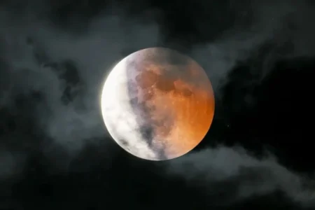 Horario para ver el eclipse lunar del 27 de agosto en México