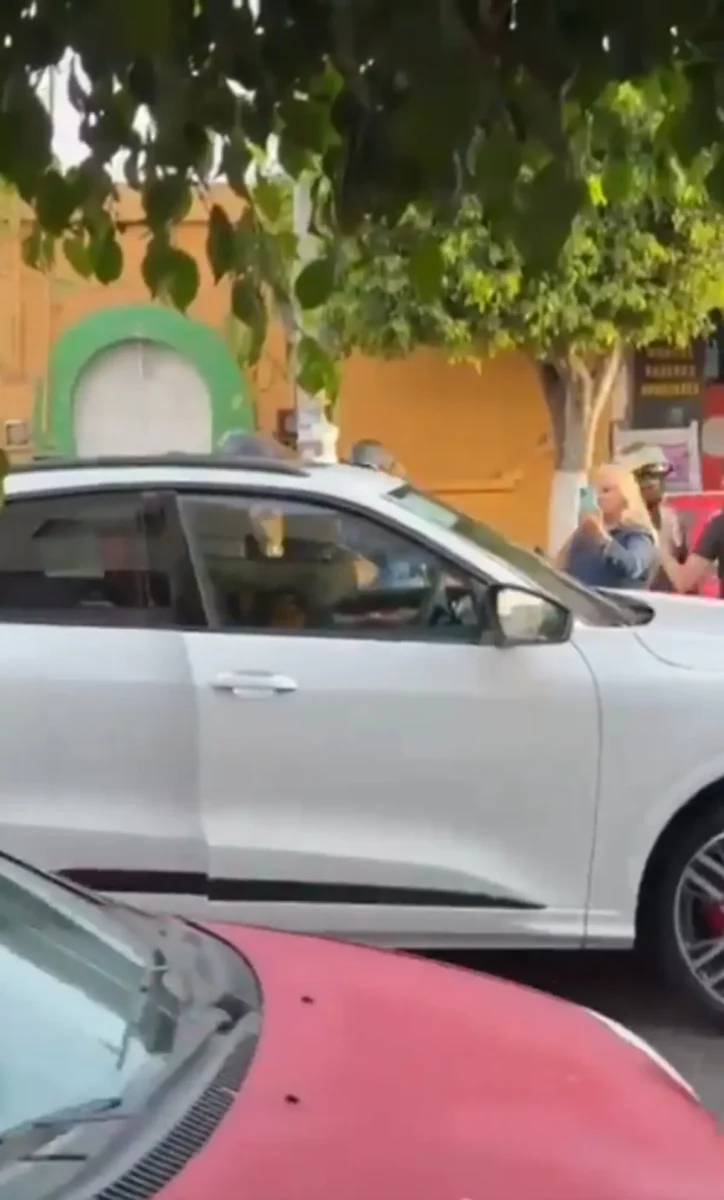 Captan pelea entre repartidores y conductor en Tehuacán