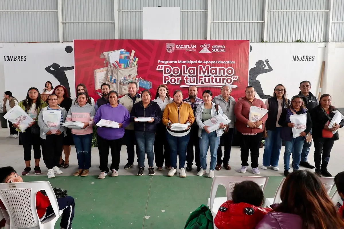Bety Sánchez inicia entrega de 5 mil kits de útiles escolares a niñas y niños de Zacatlán