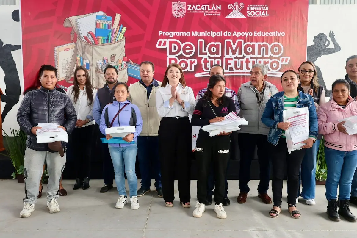 Bety Sánchez inicia entrega de 5 mil kits de útiles escolares a niñas y niños de Zacatlán