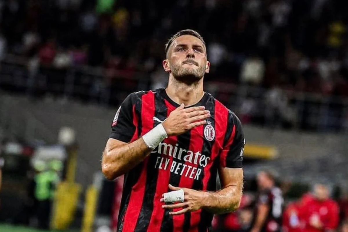 Santiago Giménez durante su etapa con el AC Milan | Foto: Cortesía