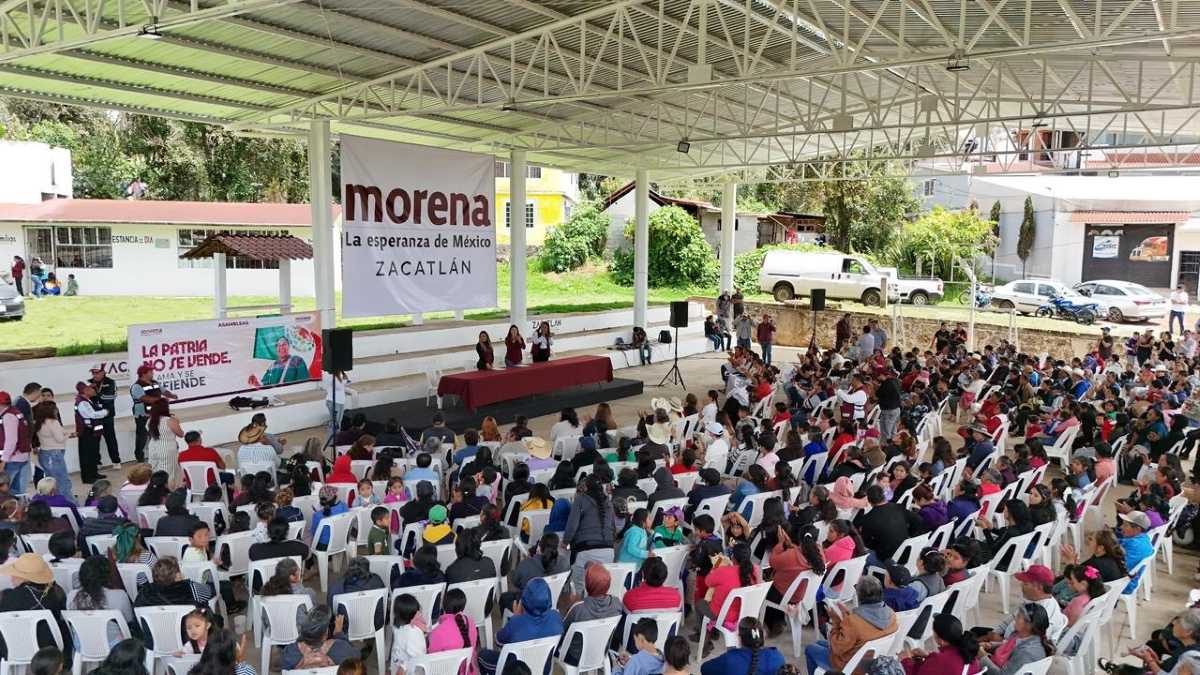 Morenistas de Zacatlán encabezados por Bety Sánchez participan en asamblea informativa en defensa de la soberanía nacional y la presidenta Claudia Sheinbaum | Foto: Cortesía
