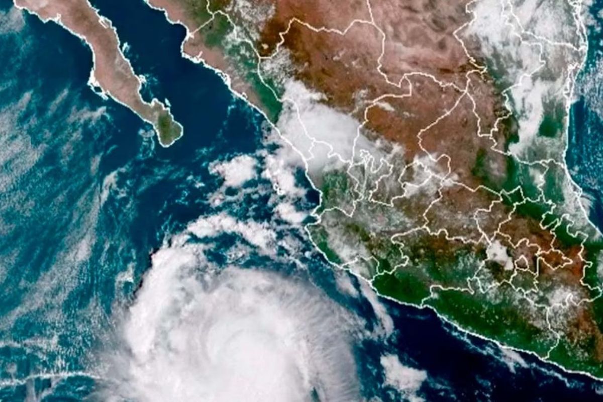 Huracán Karina se intensifica a categoría 3 en el Pacífico