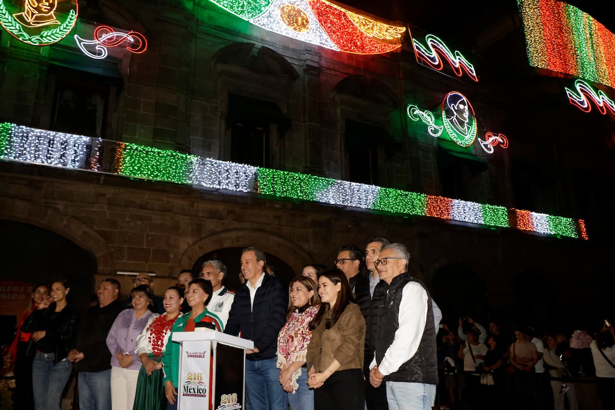Encienden luces de fiestas patrias en Puebla