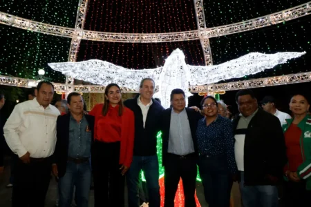 Encienden luces de fiestas patrias en Puebla