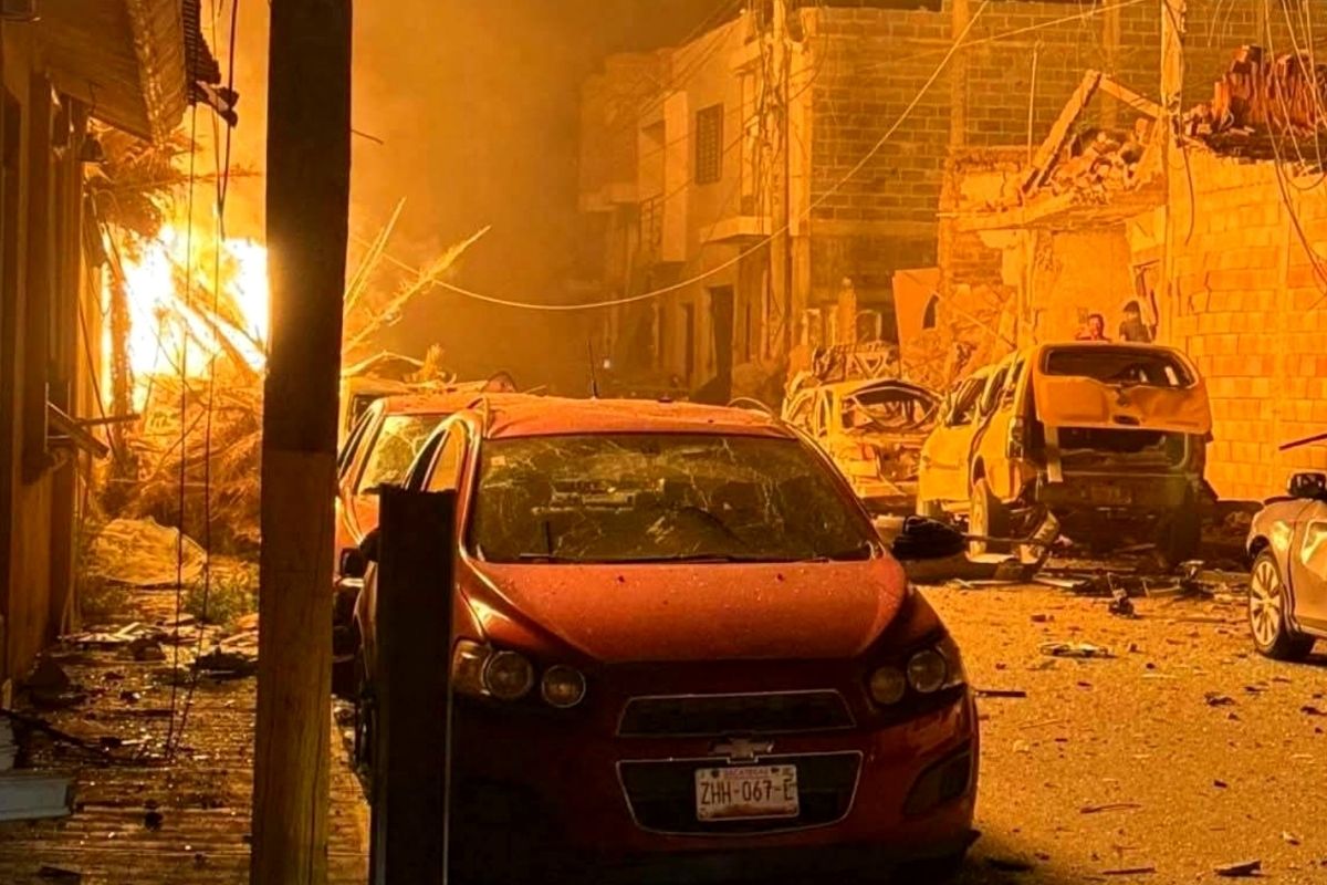 Daños materiales tras la explosión de un coche bomba en Zacatecas frente a la comandancia de Ojocaliente | Foto: Cortesía