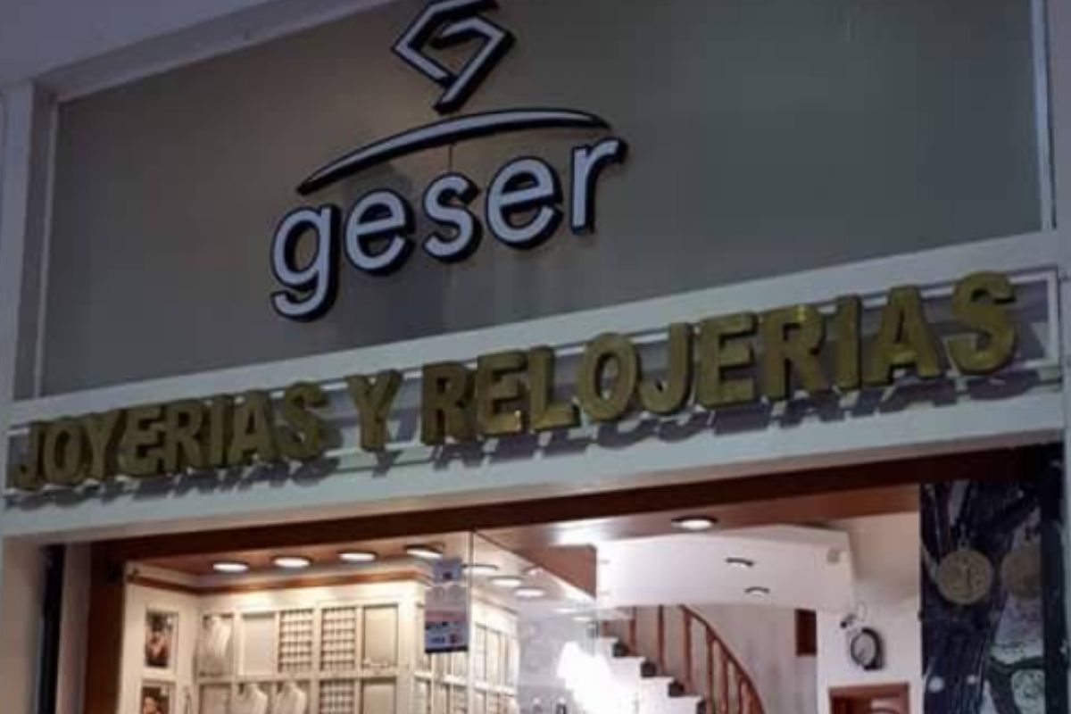 Asalto en joyería de San Martín Texmelucan; se llevan objetos y efectivo 2 Fachada de Plaza Crystal en San Martín Texmelucan, donde se ubica la joyería asaltada | Foto: Joyería Gezer