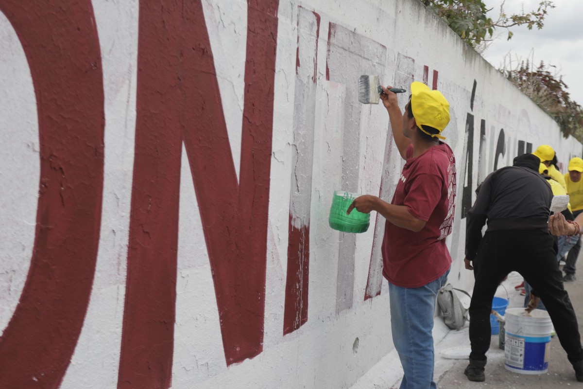 Bardas pintadas con publicidad política en Puebla, luego de que Pavel Gaspar se deslinda de bardas con su nombre | Foto: Agencia Enfoque