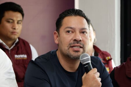 Andrés Villegas Mendoza, presidente del Consejo Estatal de Morena en Puebla, en torno a las coordinaciones municipales en Puebla | Foto: Agencia Enfoque