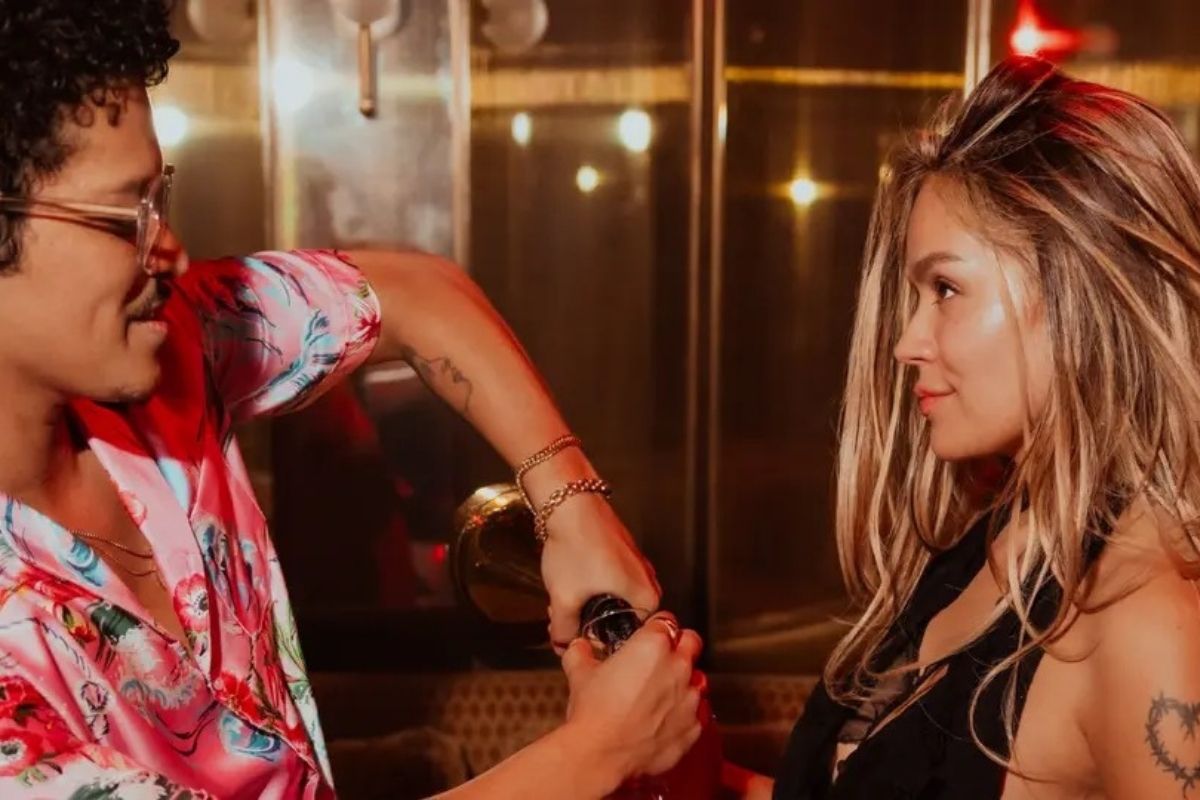 Karol G y Bruno Mars son novios