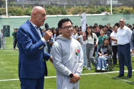 Apadrina "El Hijo del Santo" inicio del ciclo escolar 2026-2027 de UDEP