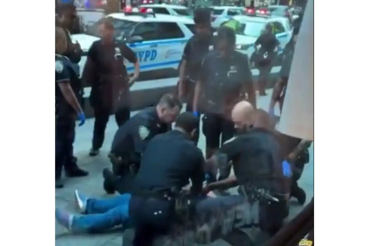 Ataque en Times Square deja dos personas muertas