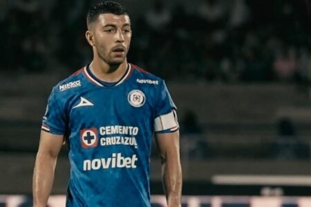 Erik Lira no irá al Mónaco: se cayó su fichaje en el cierre del mercado 15 Erik Lira, capitán de Cruz Azul, no jugará en el Mónaco tras caerse su fichaje | Foto: Erik Lira