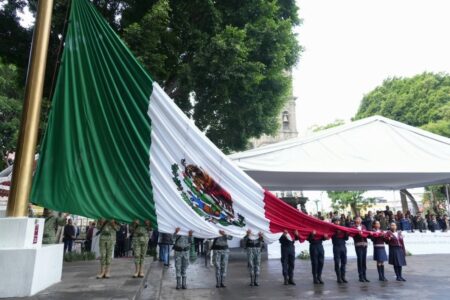 Colocan Alejandro Armenta y Pepe Chedraui Bando Solemne de las Fiestas Patrias 2026 en el Palacio Municipal 11 Alejandro Armenta y Pepe Chedraui colocan el Bando Solemne de las Fiestas Patrias 2026 en el Palacio Municipal de Puebla | Foto: Cortesía